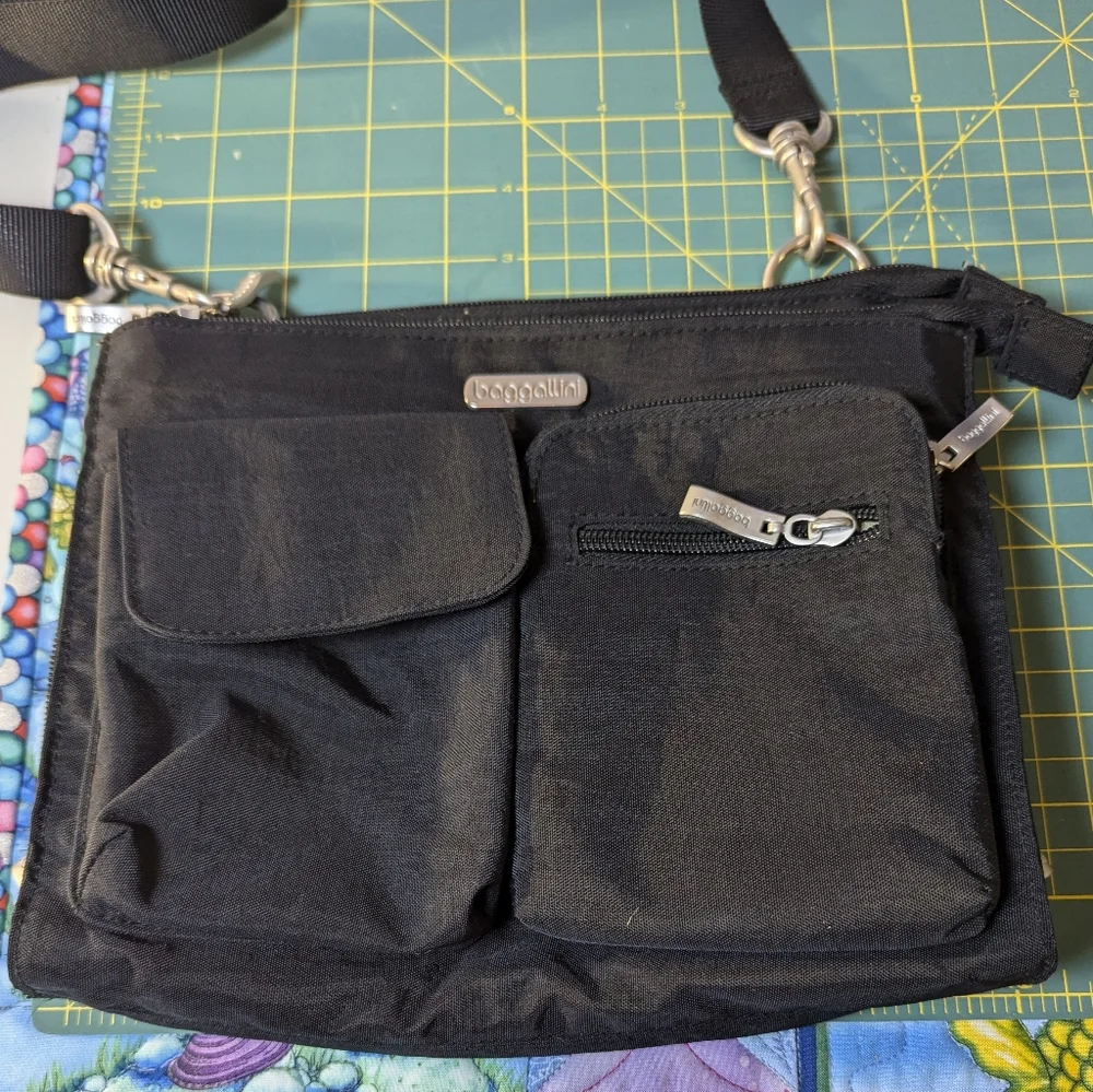 Baggallini Black Crossbody Bag - Picture 5 of 8
